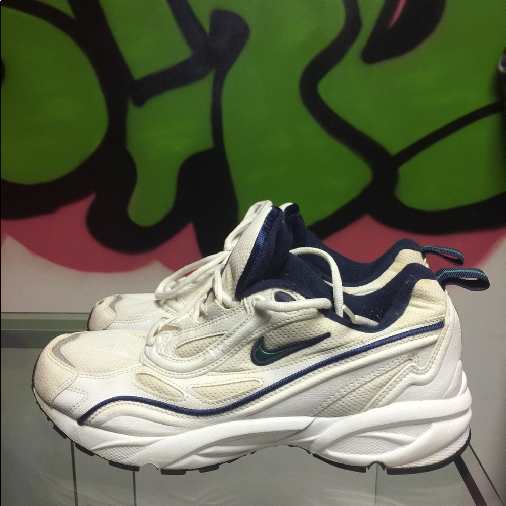 Nike women’s air beckon
